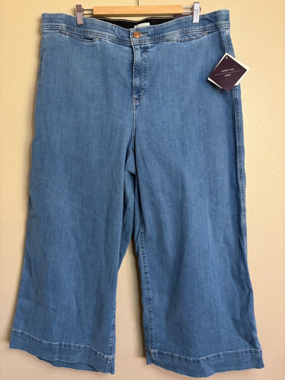 NWT Ava & Viv Capri Pants Light Wash Denim Wide Leg High Rise size 20